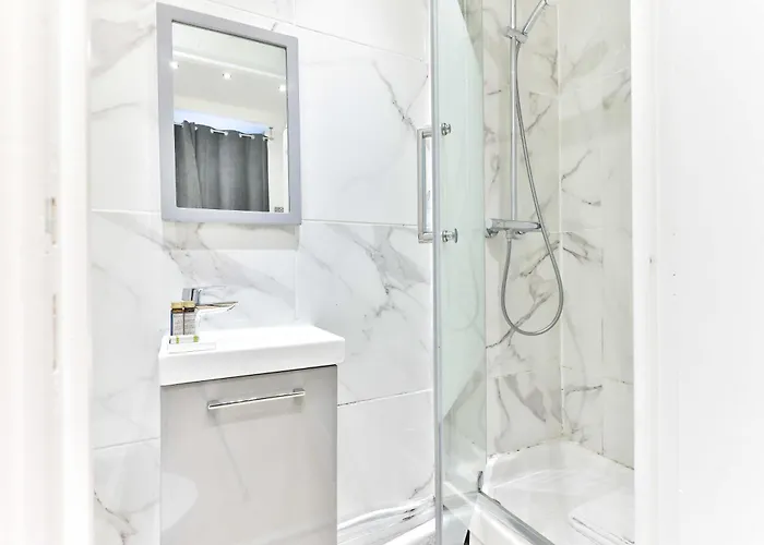 Апартаменты Studio In The Heart Of Nation Charonne Париж